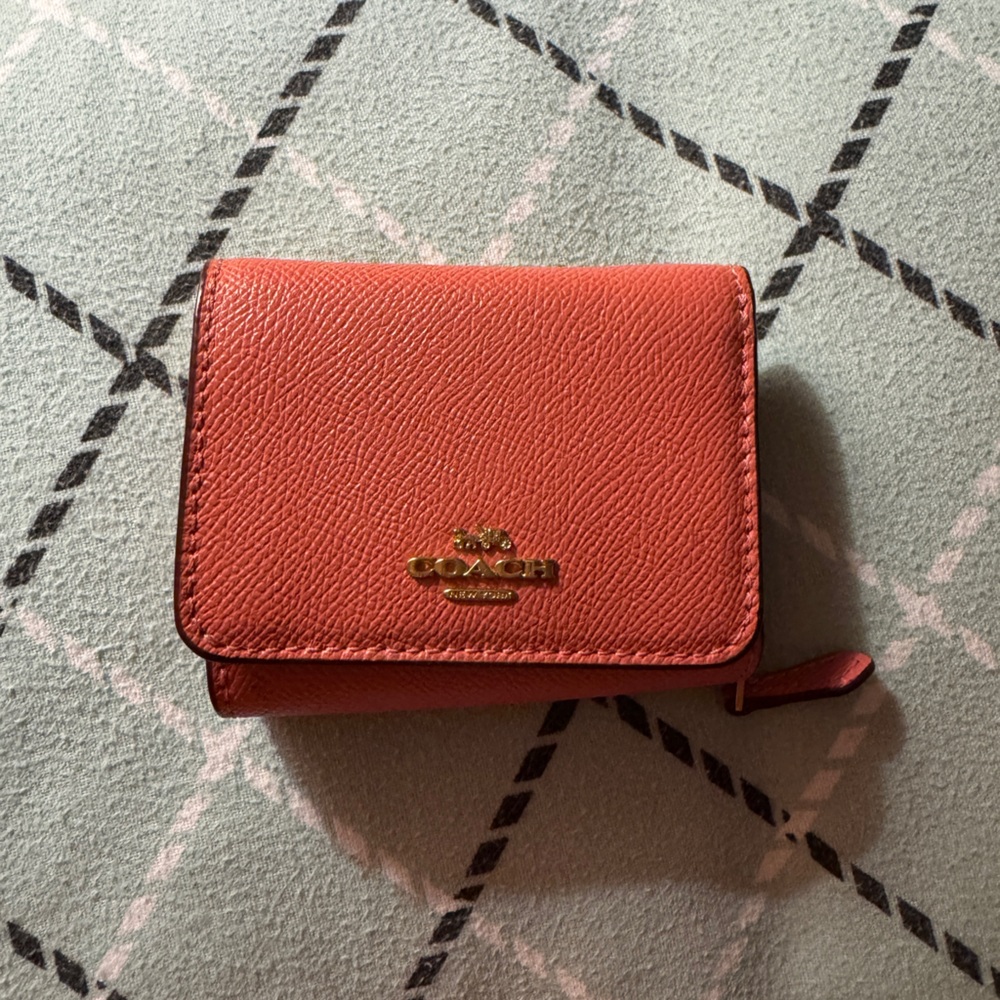 Coach Leather Wallet in shade Taffy